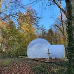 Chateau De Montabert Bed & Breakfast 4*