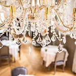 Chateau De Montabert Bed & Breakfast 4*