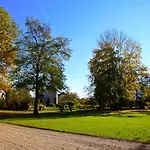 Chateau De Montabert 4* Montaulin