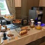 Bed & Breakfast Chateau De Montabert 4*
