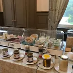 Chateau De Montabert Bed & Breakfast