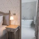 Chateau De Montabert 4*