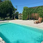 Chateau De Montabert Bed & Breakfast