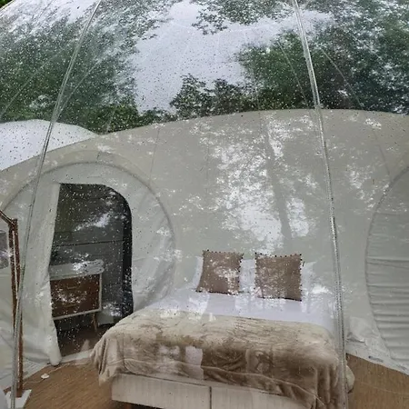 Bed & Breakfast Chateau De Montabert