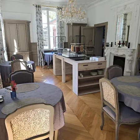 Chateau De Montabert Bed & Breakfast