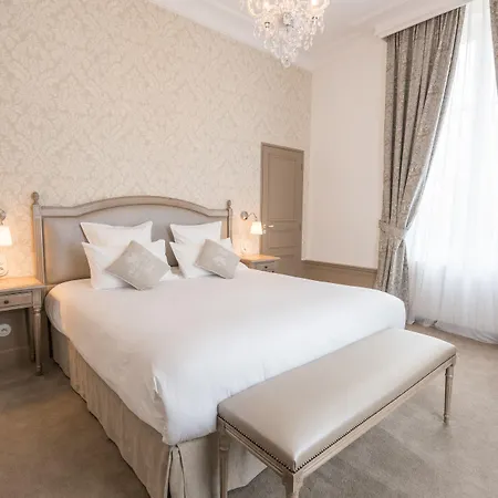 Chateau De Montabert 4*