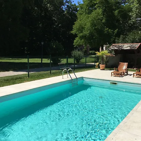 Chateau De Montabert