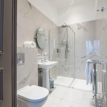 Bed & Breakfast Chateau De Montabert 4*