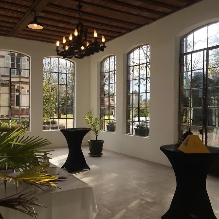 Chateau De Montabert Frühstückspension 3*