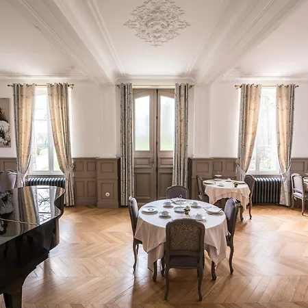 Bed & Breakfast Chateau De Montabert