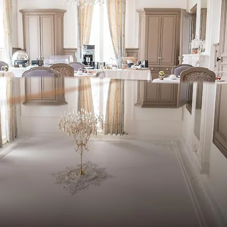 Chateau De Montabert 4* Montaulin