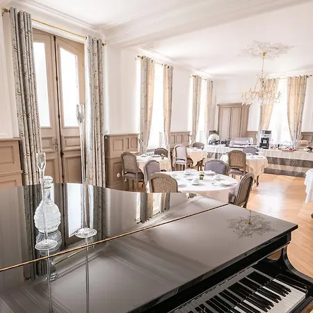 Frühstückspension Chateau De Montabert 4*