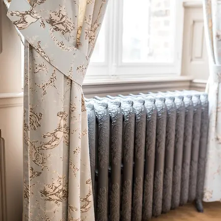 Chateau De Montabert 4*