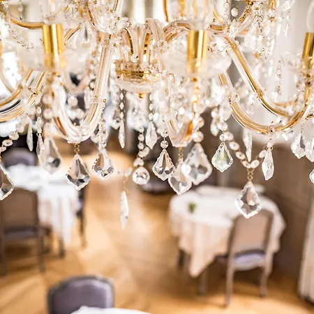 Frühstückspension Chateau De Montabert 3*