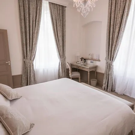 Chateau De Montabert 3*