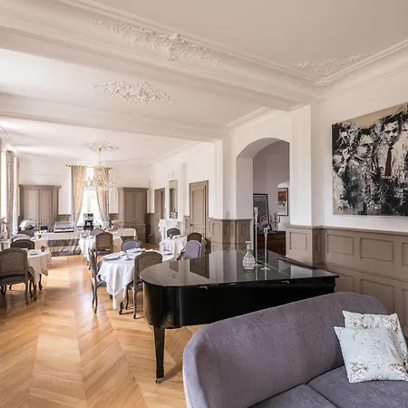 Château De Montabert Alojamento de Acomodação e Pequeno-almoço 3*