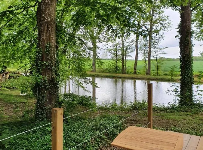 Chateau De Montabert Frühstückspension 4*