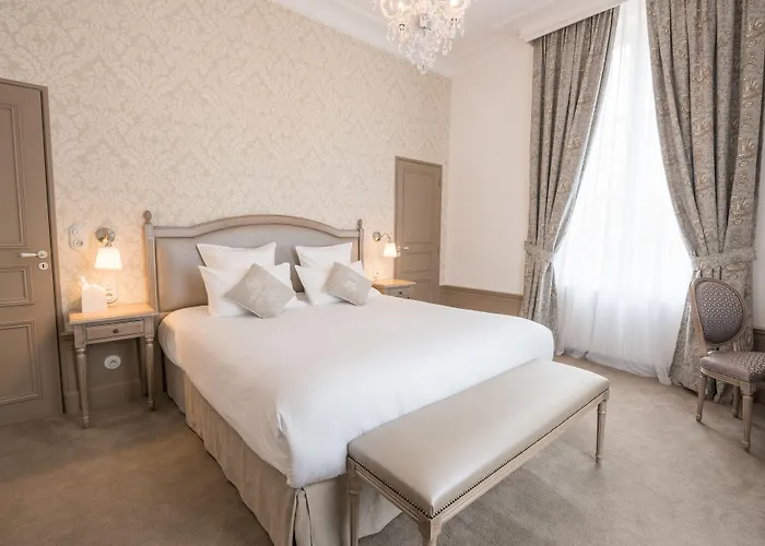 Chateau De Montabert 4*