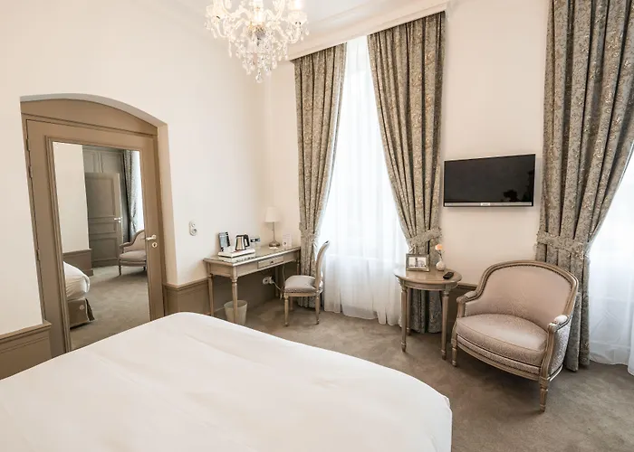 Chateau De Montabert فندق مبيت وإفطار