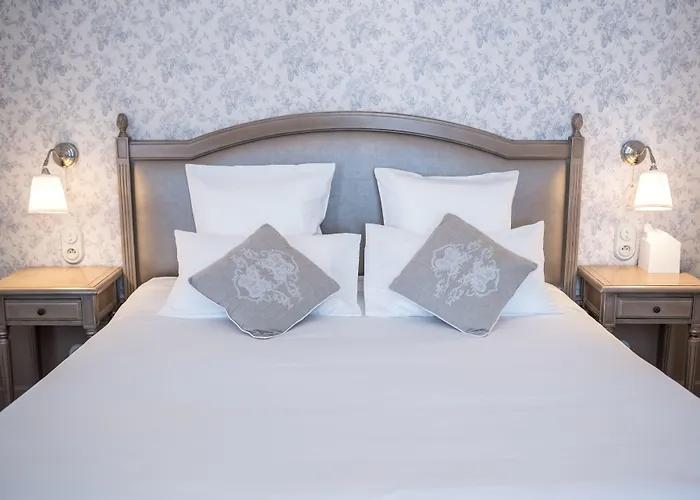 Chateau De Montabert