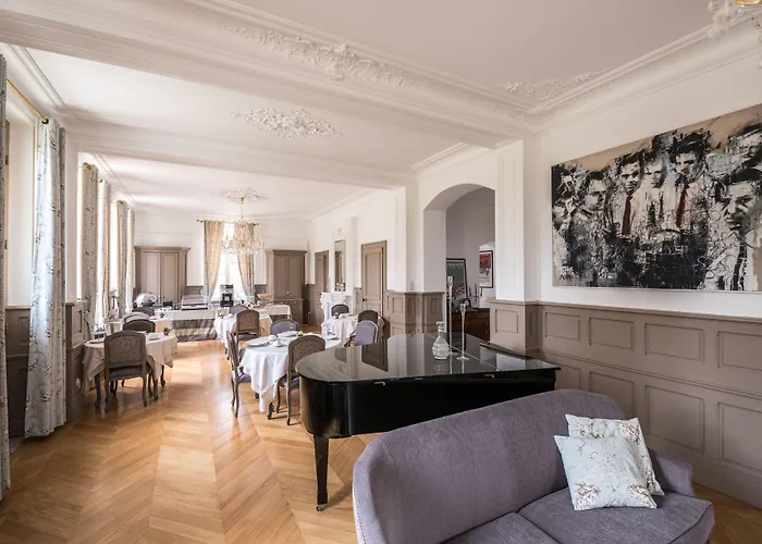 Chateau De Montabert 4*