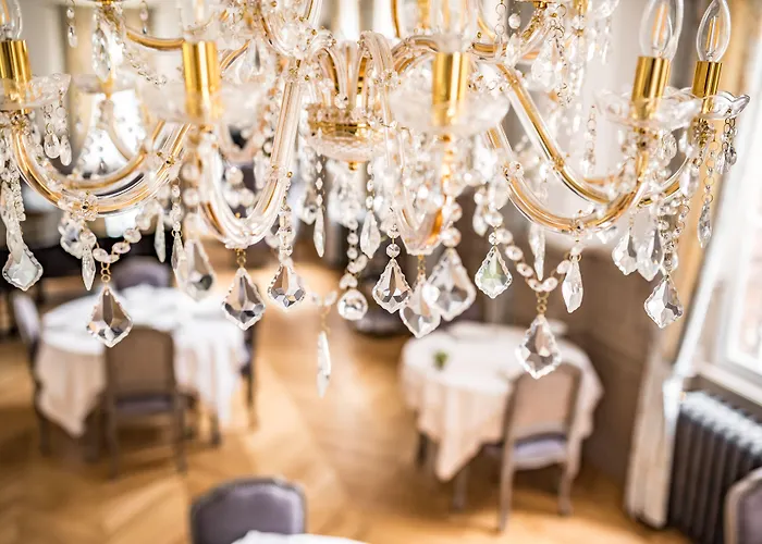 Chateau De Montabert فندق مبيت وإفطار 4*