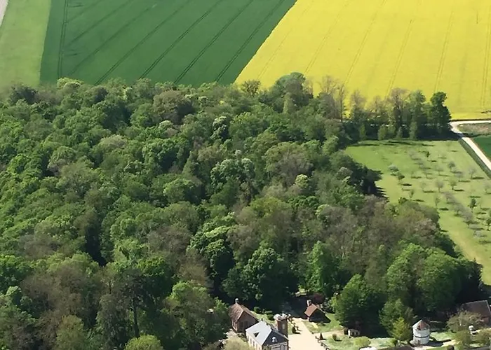 Chateau De Montabert 4*