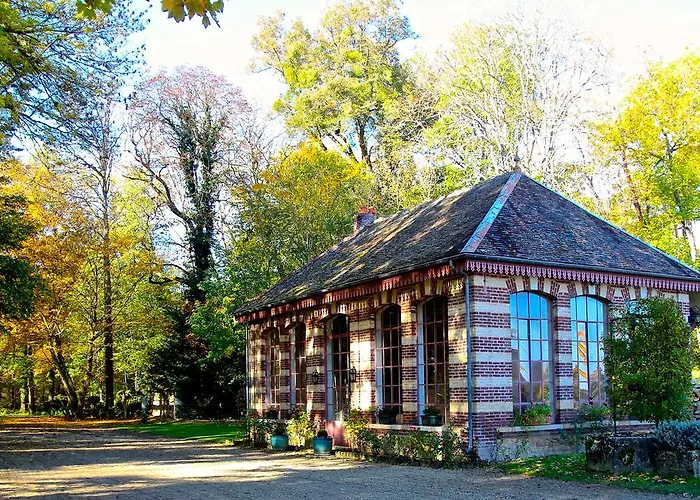 Chateau De Montabert