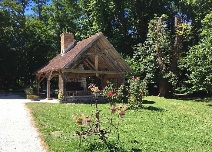 Chateau De Montabert Montaulin