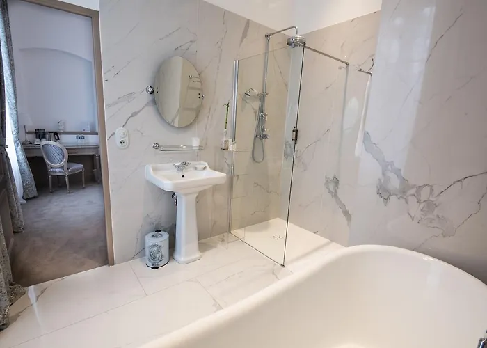 Chateau De Montabert Frühstückspension