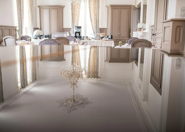 Chateau De Montabert 4* Montaulin