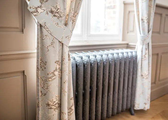 Chateau De Montabert 4*