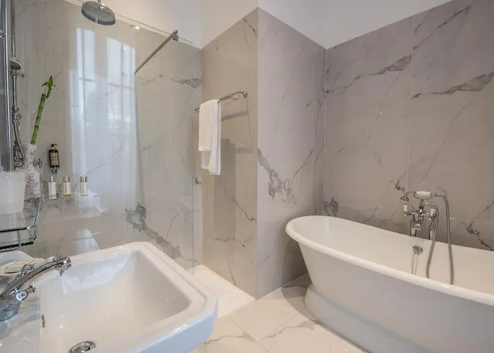 Chateau De Montabert