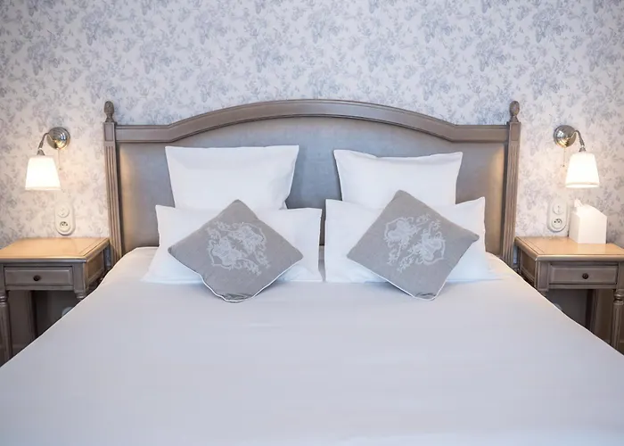 Chateau De Montabert Frühstückspension 4*